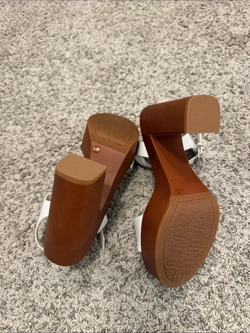 Gianni Bini White Leather Platform Sandals with Brown Wood-Effect Heel - Picture 4 of 4